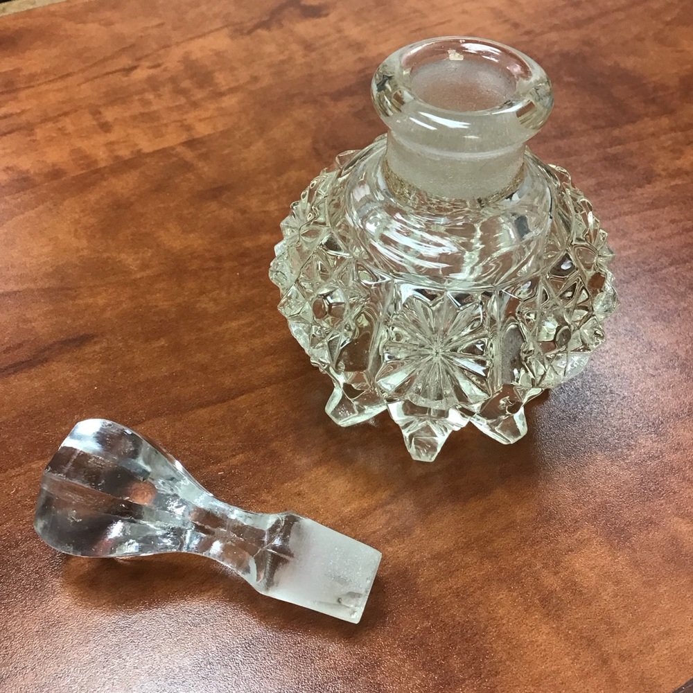 Vintage Intricate Clear Glass Perfume Bottle - Picture 2 of 3